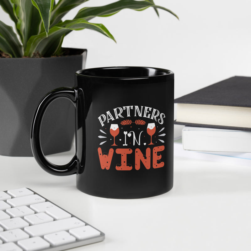 Taza negra brillante "Partners In Wine"