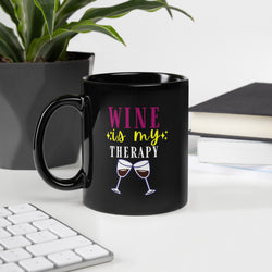 Taza negra brillante "El vino es mi terapia"