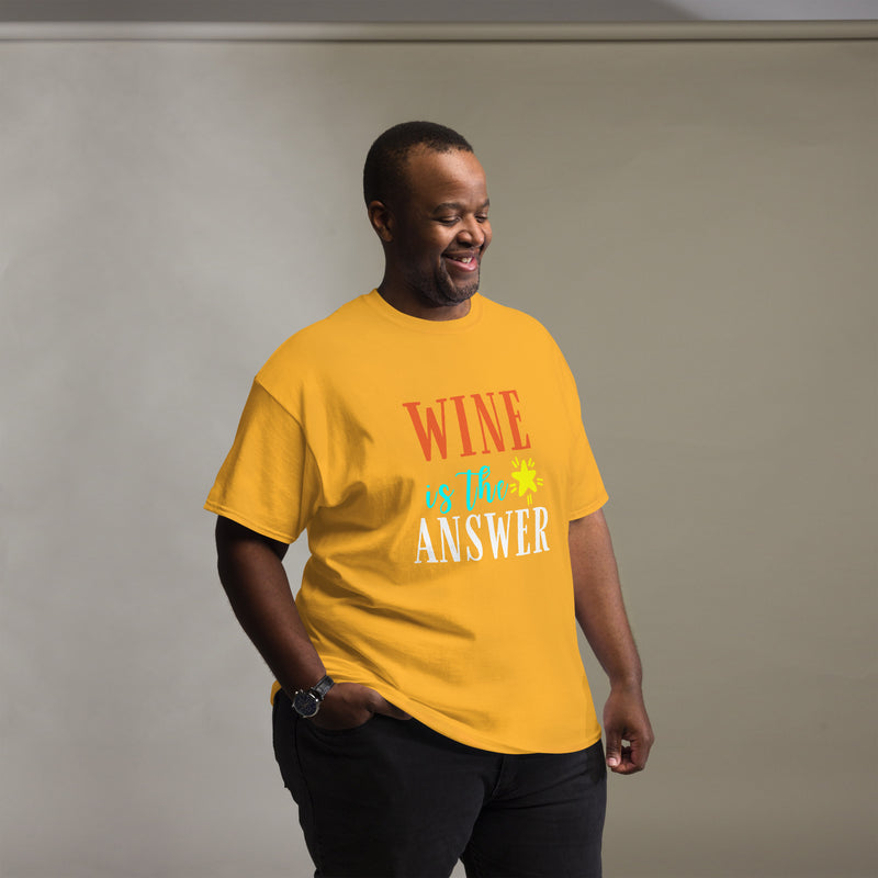 Camiseta clásica de hombre "Wine Is The Answer"