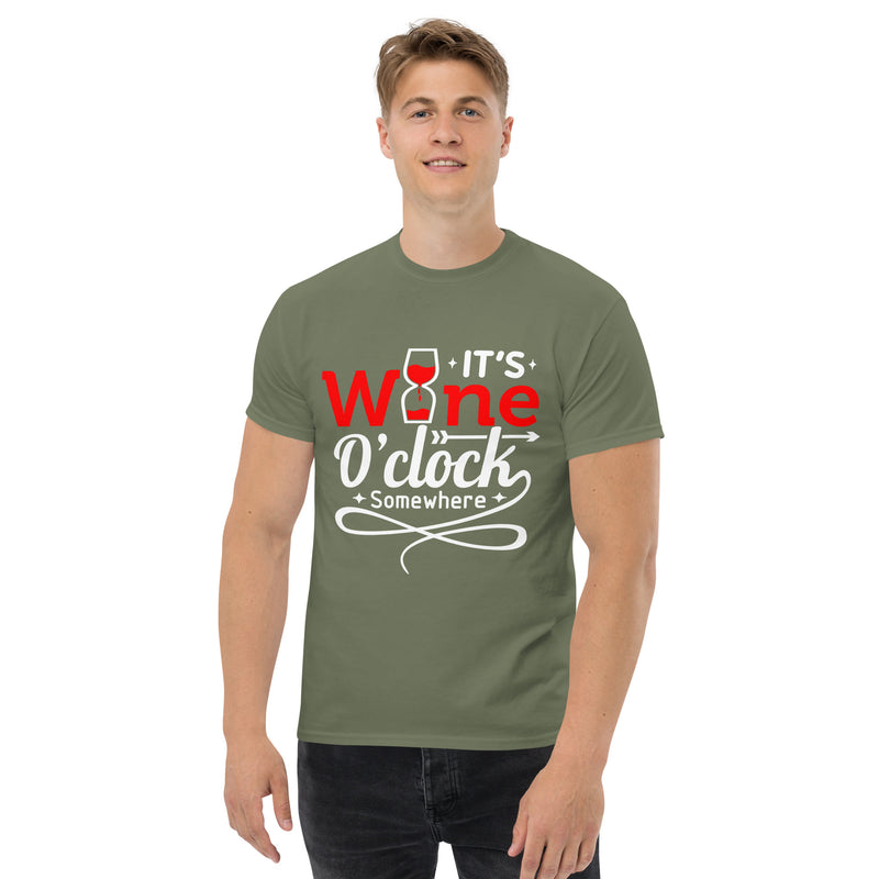 Camiseta clásica para hombre "It's Wine O'clock Somewhere"