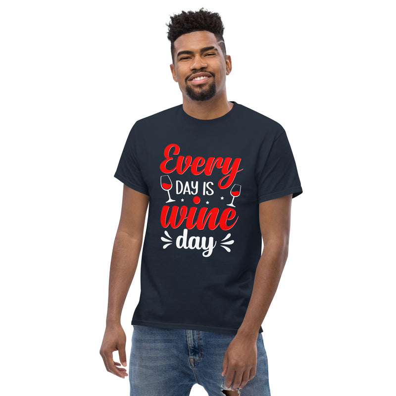 Camiseta clásica para hombre "Every Day Is Wine Day"