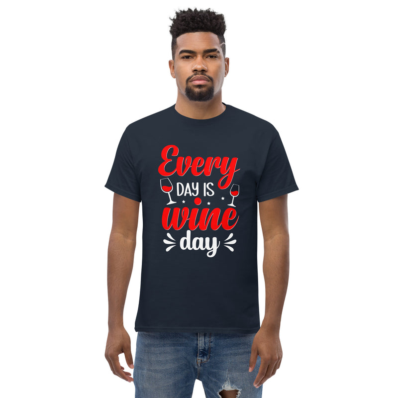 Camiseta clásica para hombre "Every Day Is Wine Day"