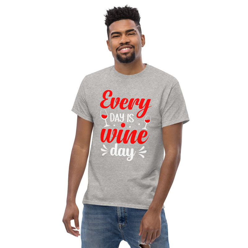 Camiseta clásica para hombre "Every Day Is Wine Day"