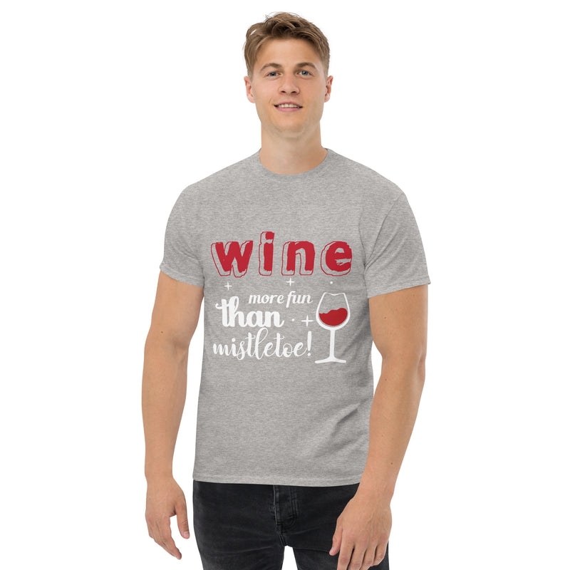 Camiseta clásica para hombre "Wine More Fun Than A Mistletoe"