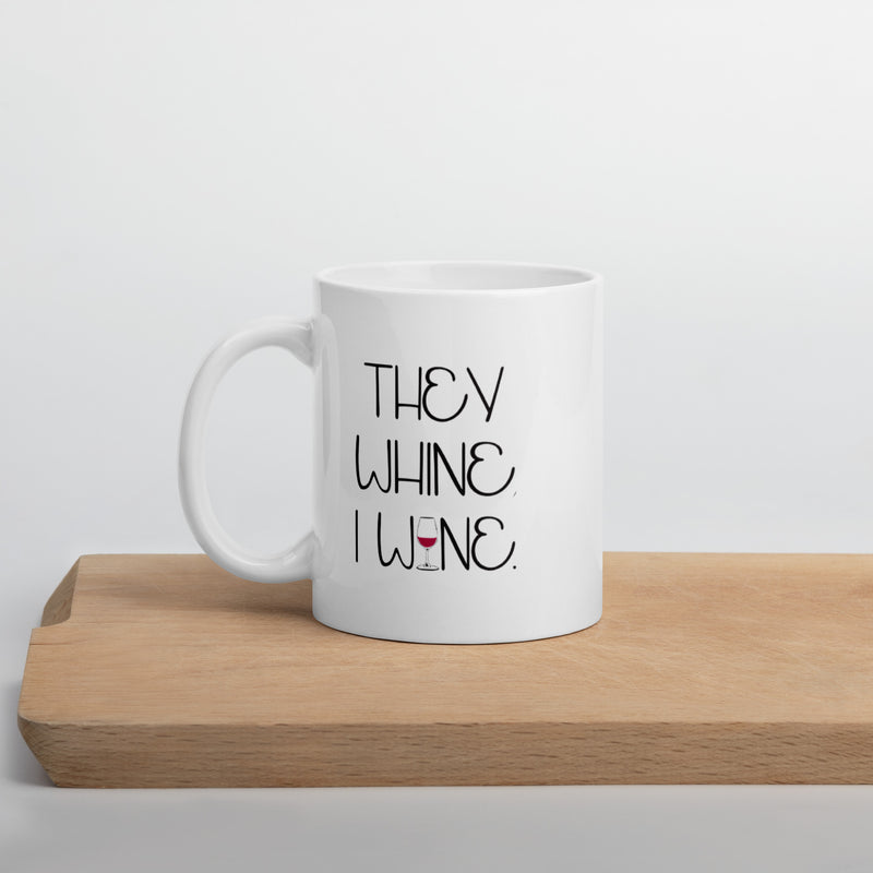 Taza blanca brillante "They Whine I Wine"